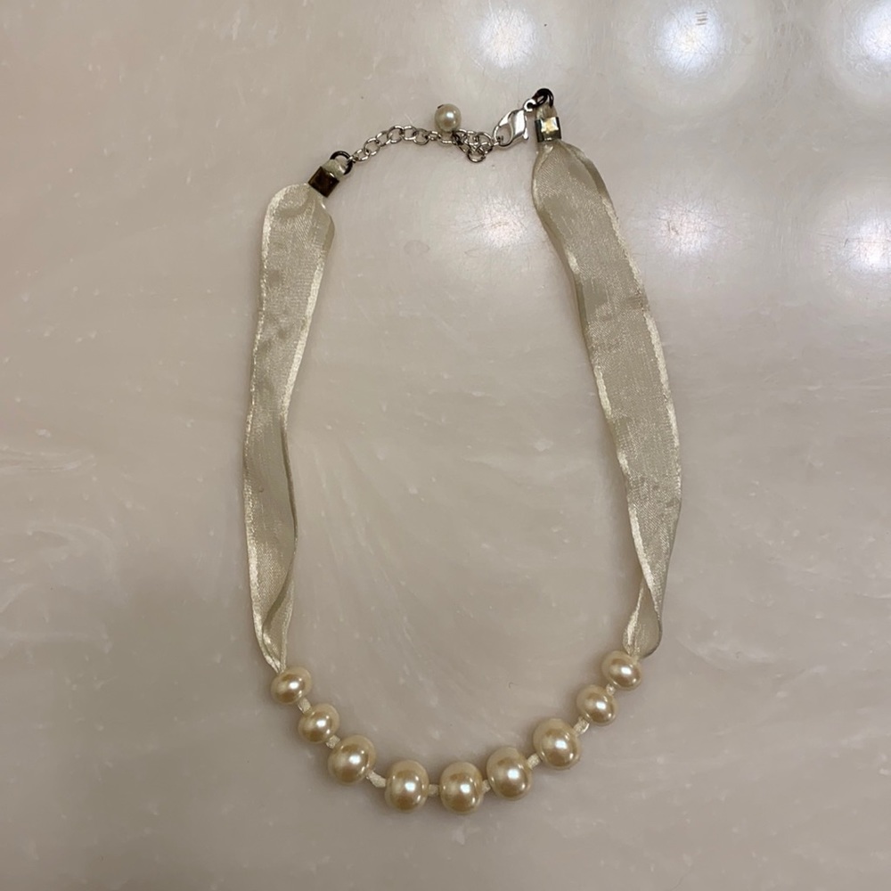 dainty ribbon & fake pearl necklace